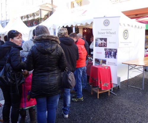 La file devant notre stand !